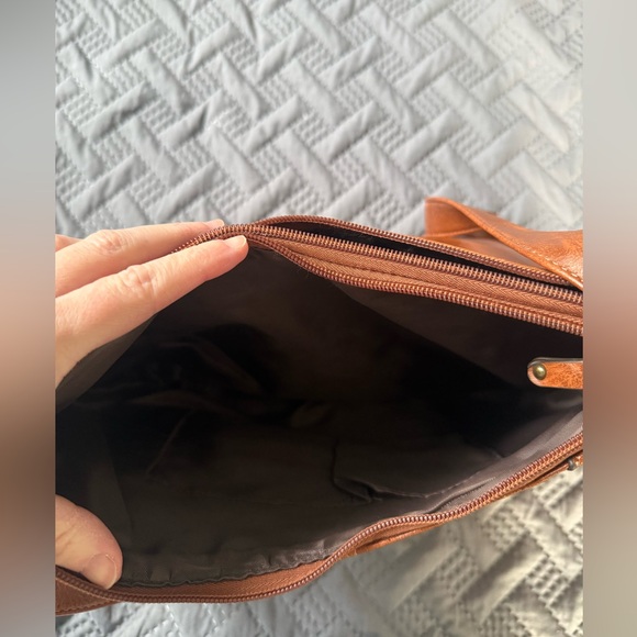 b.o.c. Tan Shoulder Bag with‎ Front Zipper - Picture 3 of 3